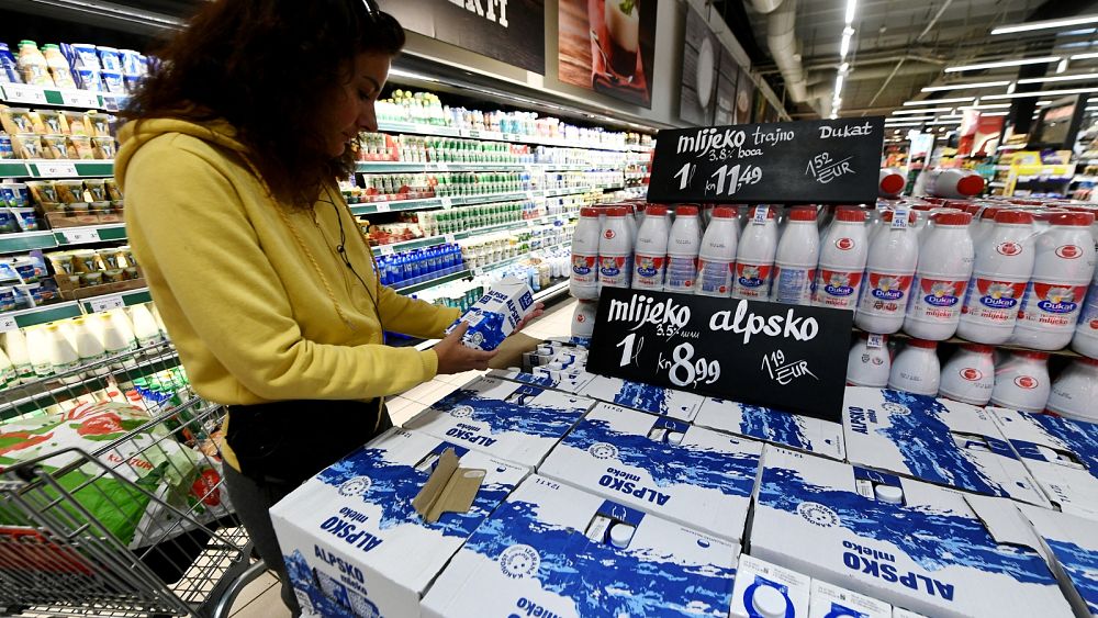‘You save at least 20%’: Croatians flock to Slovenia for grocery shopping after euro introduced